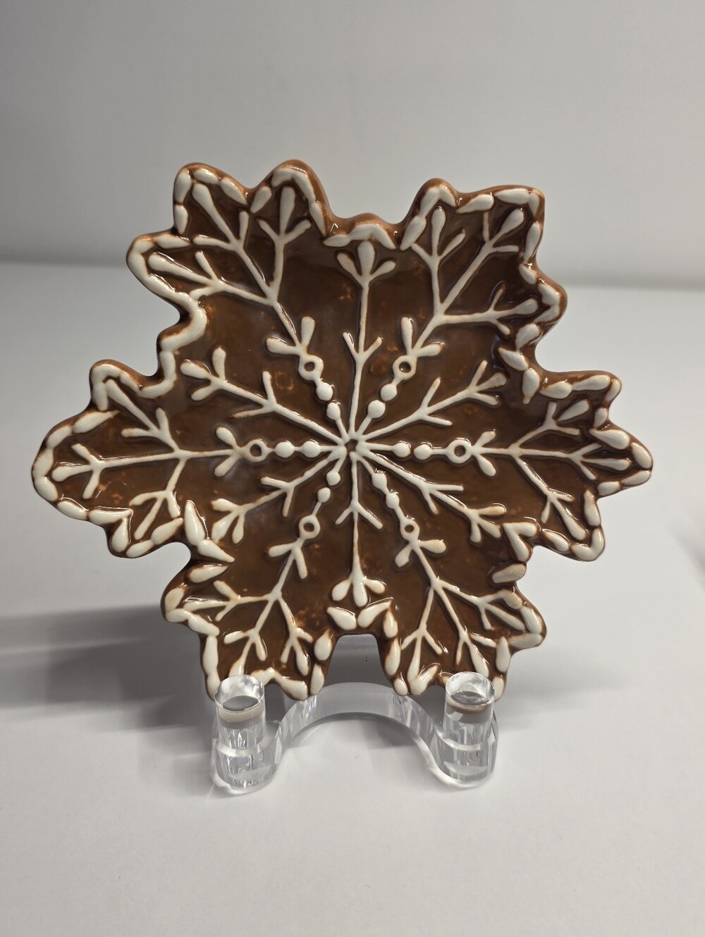 Pottery Barn Gingerbread Snowflake Appetizer Plates Set of 4 Brown & White